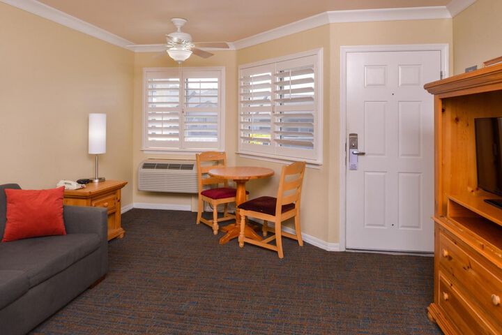Room 26 of 38