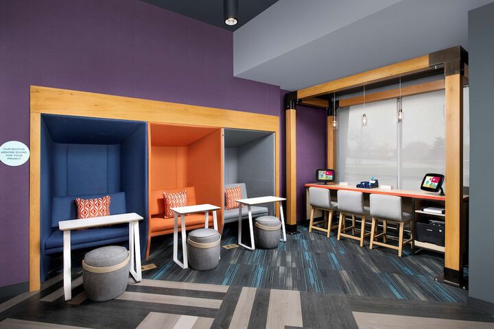 Business Center 25 of 25