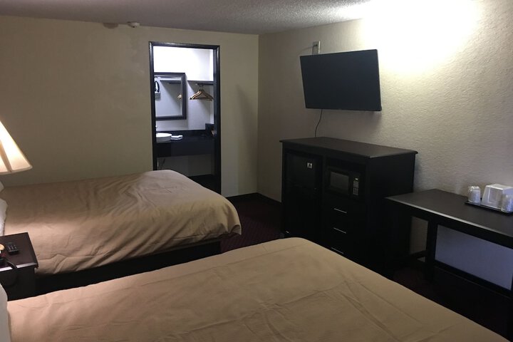 Super 9 Motel