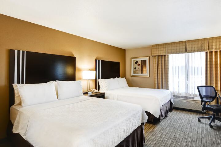 Room 32 of 65