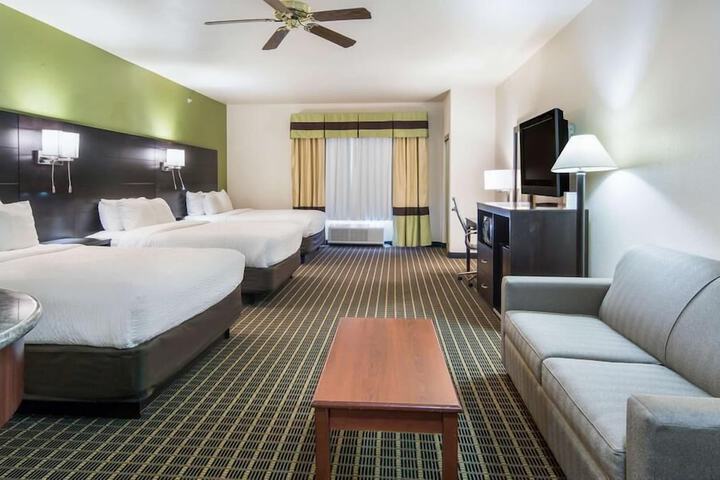 Clarion Inn & Suites Weatherford South