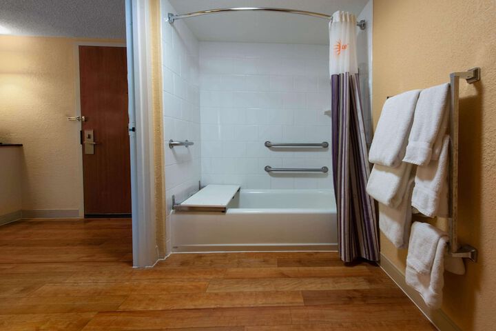 La Quinta Inn & Suites by Wyndham Deerfield Beach I-95