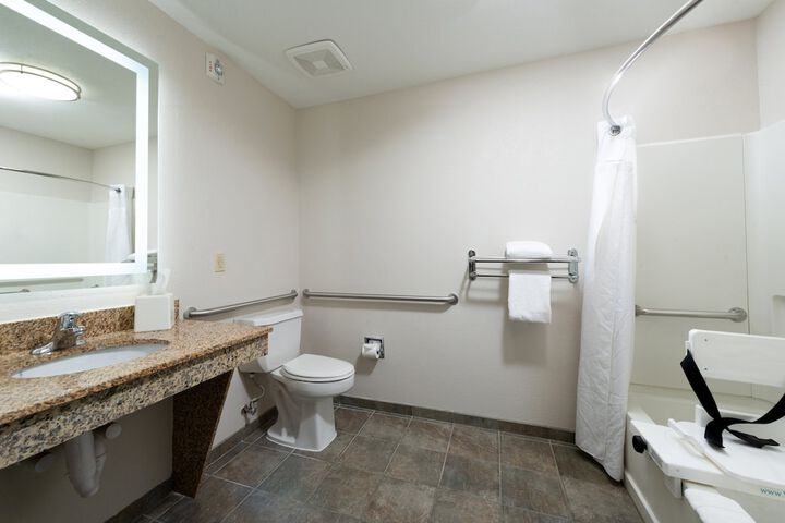 Holiday Inn Express Farmington - Bloomfield by IHG