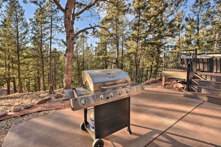mountain Haven w / Deck + Pikes Peak Views!