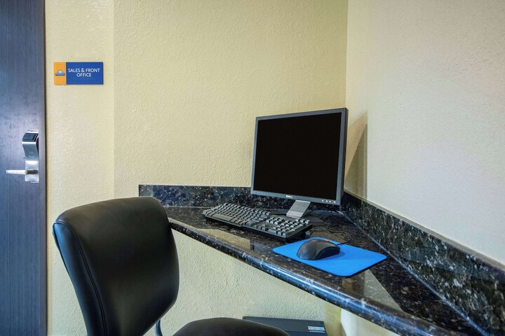 Business Center 44 of 45