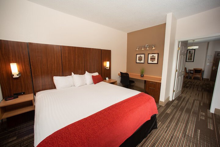 Northfield Inn Suites & Conference Center