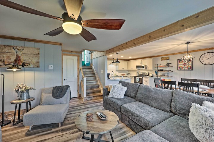 1 Mi to Skiing: Beech Mountain Condo w / Fireplace!