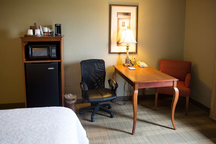 Hampton Inn & Suites McComb