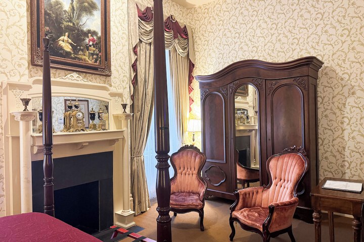 Room 102 of 142