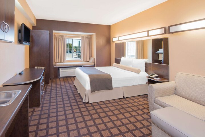 Microtel Inn & Suites by Wyndham Quincy Downtown / River Area