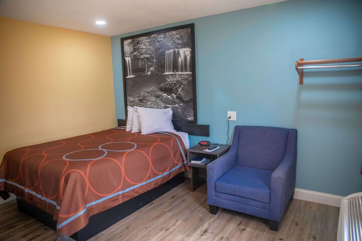 Room 27 of 39