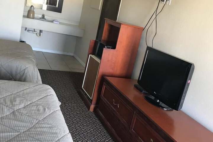 Room 9 of 18