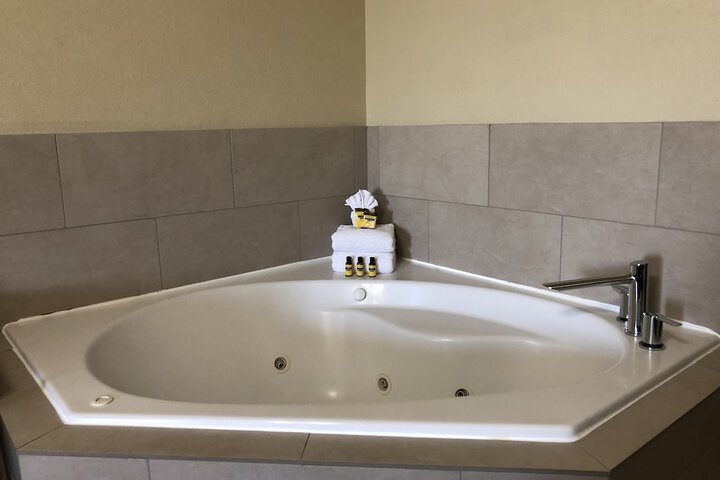 Hot Tub 27 of 28