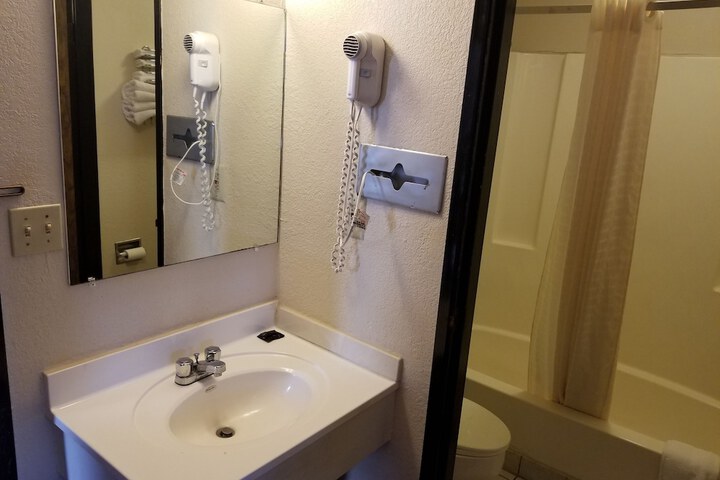 Americas Stay Inn