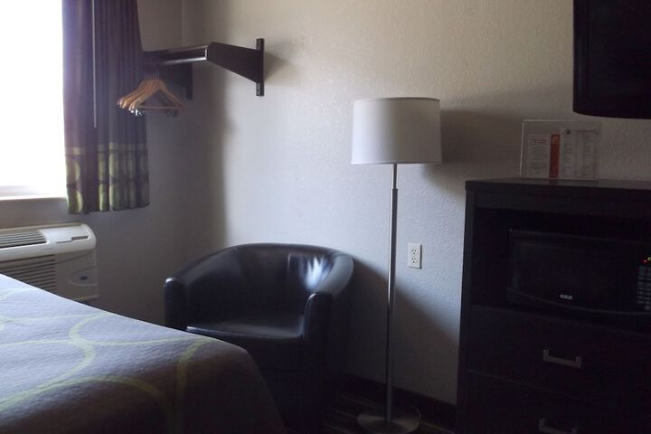 Super 8 by Wyndham Brookings