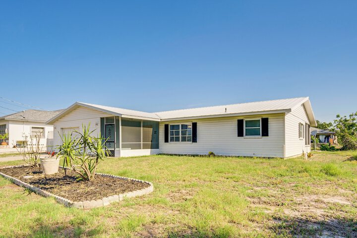 Englewood Home on Canal: Boat to Lemon Bay!