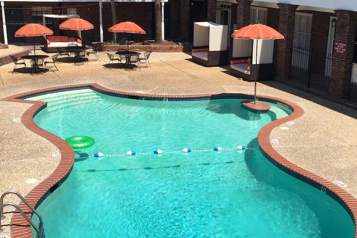 Pool 11 of 26