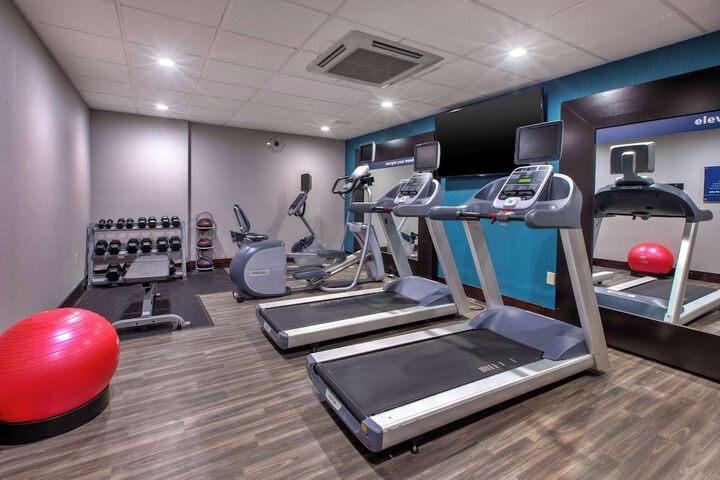 Hampton Inn & Suites Cleveland-Airport / Middleburg Heights