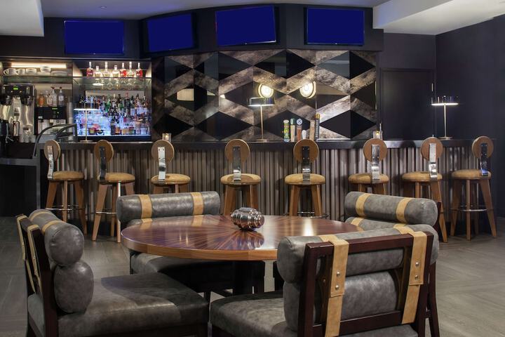 Lounge 78 of 91
