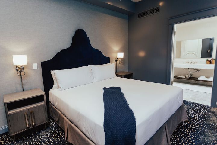 Room 28 of 61