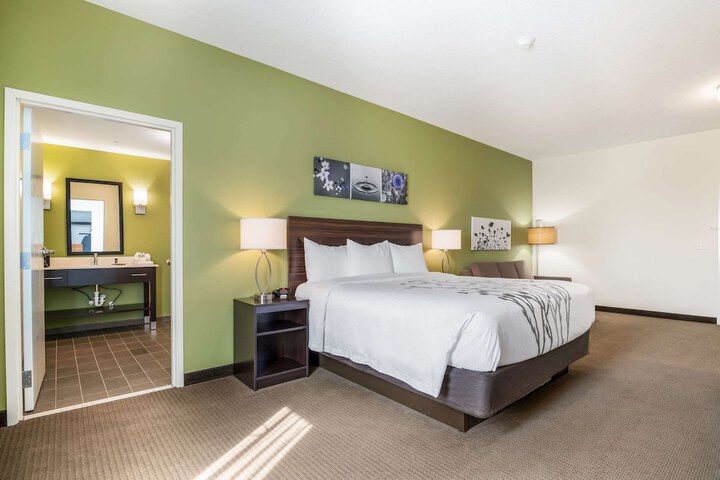 Room 33 of 72