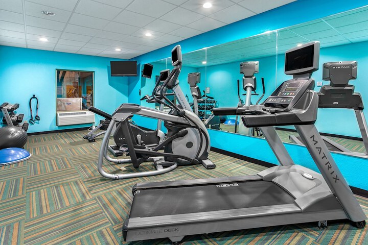 Holiday Inn Express & Suites Morristown by IHG