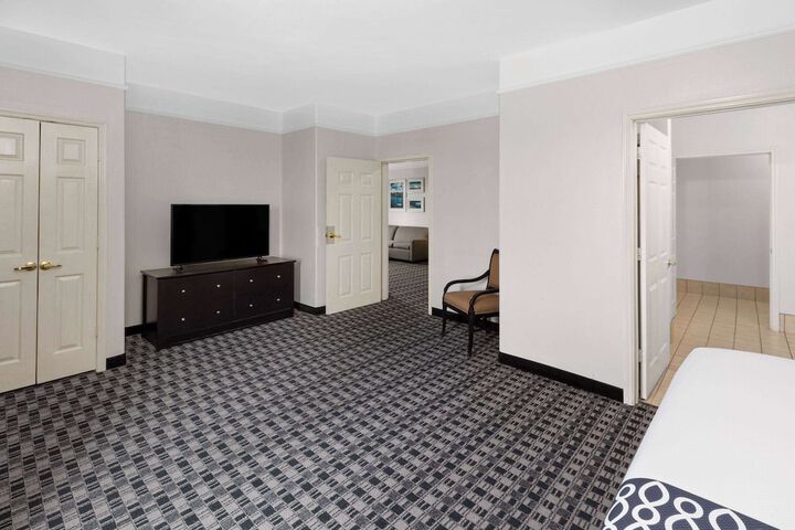 La Quinta Inn & Suites by Wyndham Deer Park