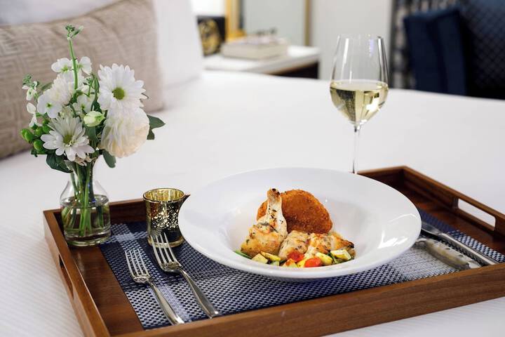 Hotel Carmichael Autograph Collection