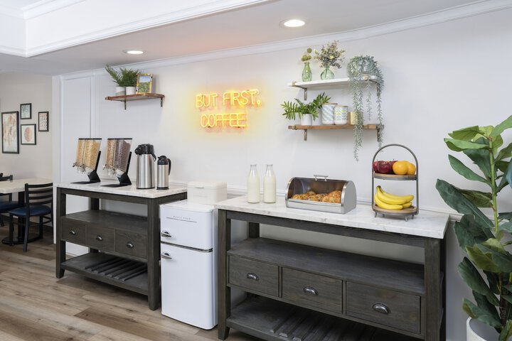 Breakfast/Coffee Service 18 of 20