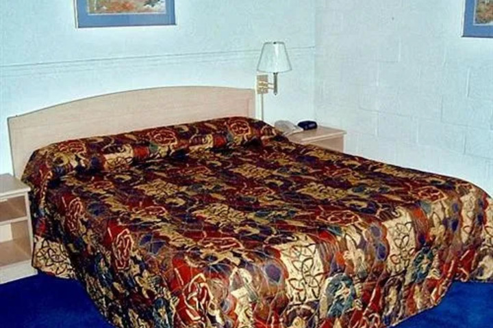 BUDGET MOTEL