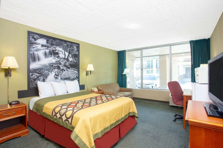 Room 30 of 51