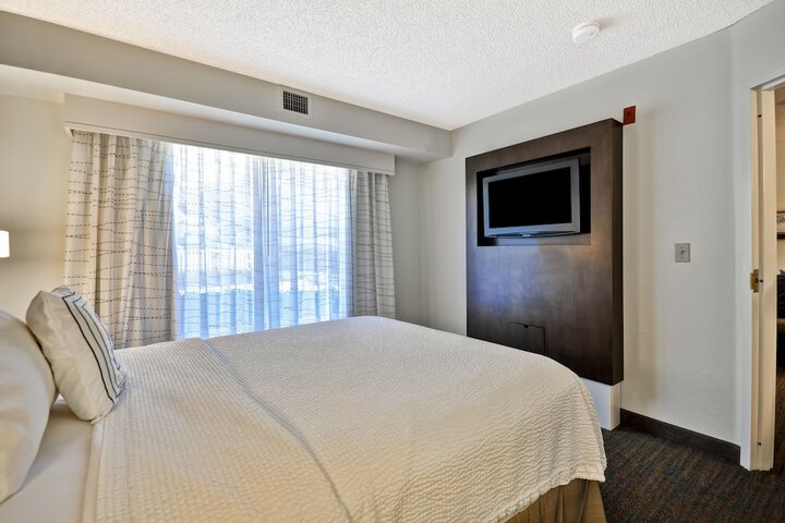 Room 16 of 36