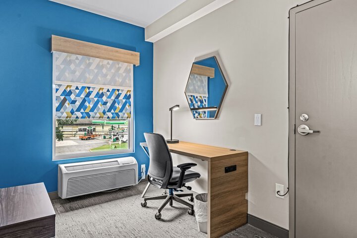 Holiday Inn Express Hotel & Suites Carneys Point by IHG