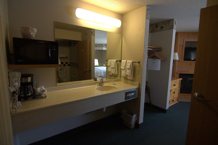 Shell Lake Lodge a Travelodge by Wyndham