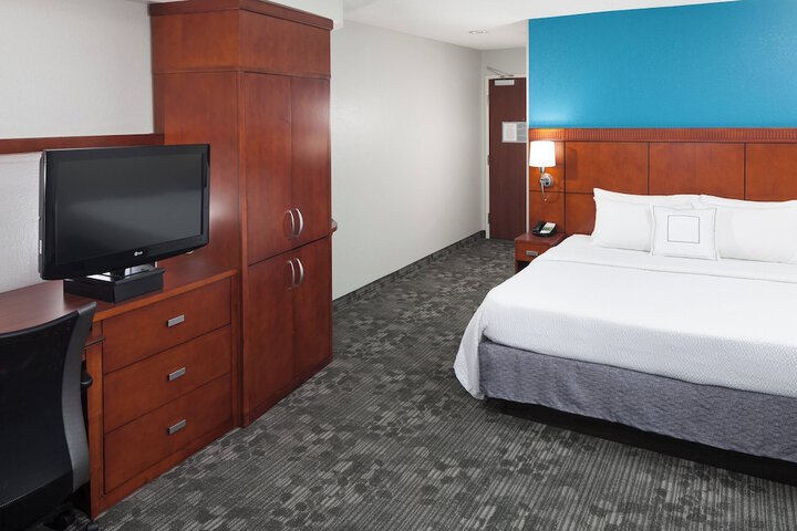 Room 10 of 33