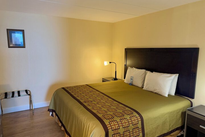 Room 15 of 22