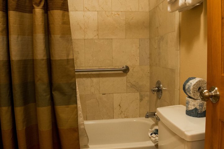 Room 104 of 191