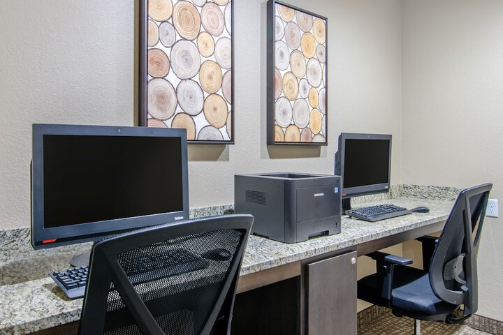 Business Center 25 of 28