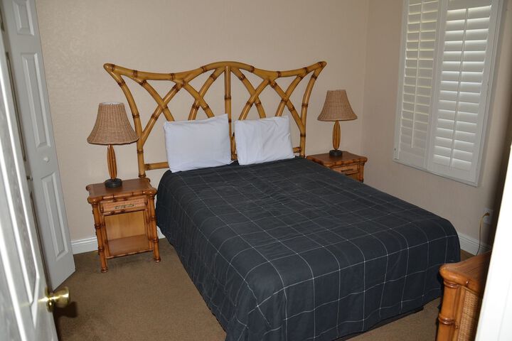 Room 6 of 13