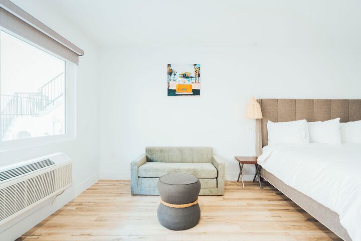 Room 32 of 67