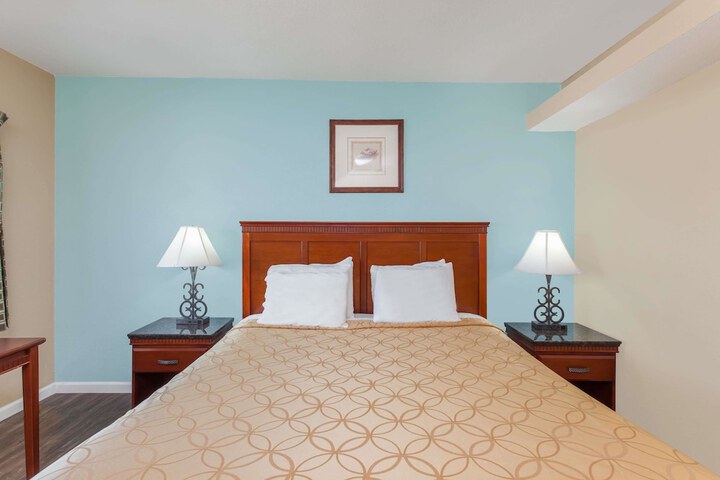Room 25 of 27