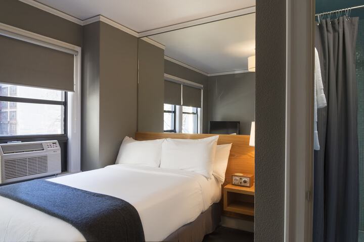 Room 46 of 83