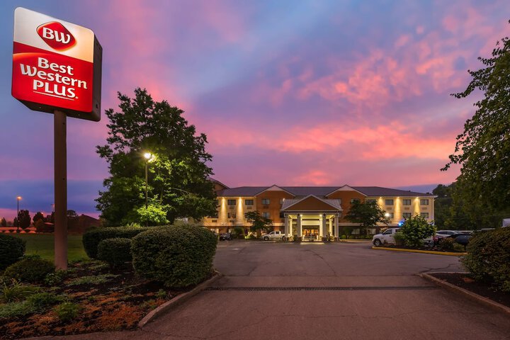 Hotel 2 of 33