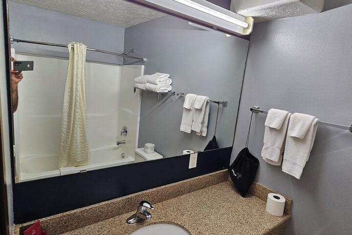 Room 32 of 49