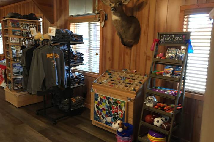 Gift Shop 242 of 259