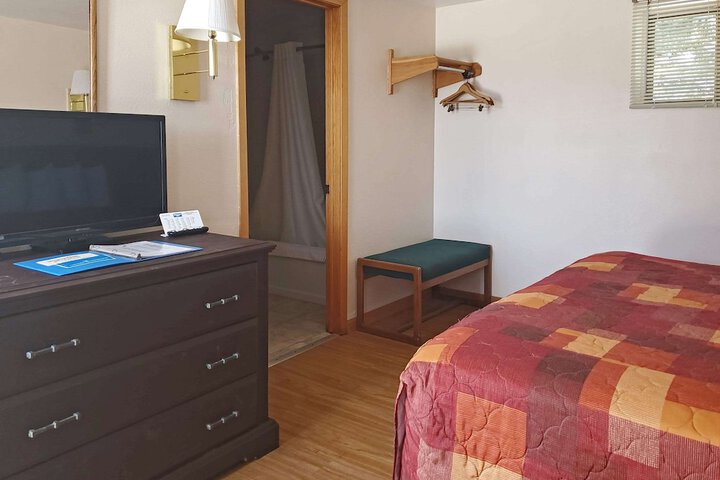 Room 17 of 32
