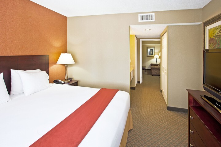 Room 35 of 60