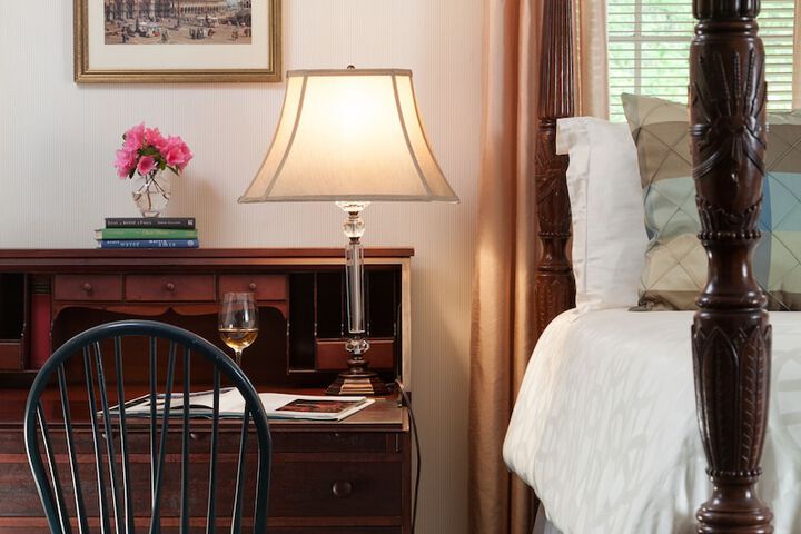 1906 Pine Crest Inn