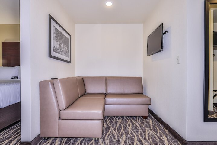Cobblestone Hotel & Suites - Rhinelander