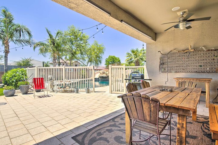 Pool Table Yard & Grill: Luxe Queen Creek Escape